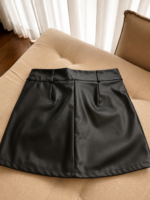 Shorts Saia Couro Sintético - Bianca - Imagem 3