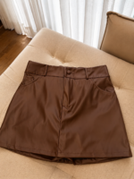 Shorts Saia Couro Sintético - Bianca